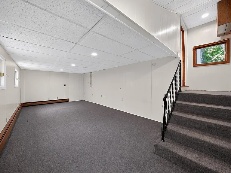 11 Spencer Ave — Photo 8