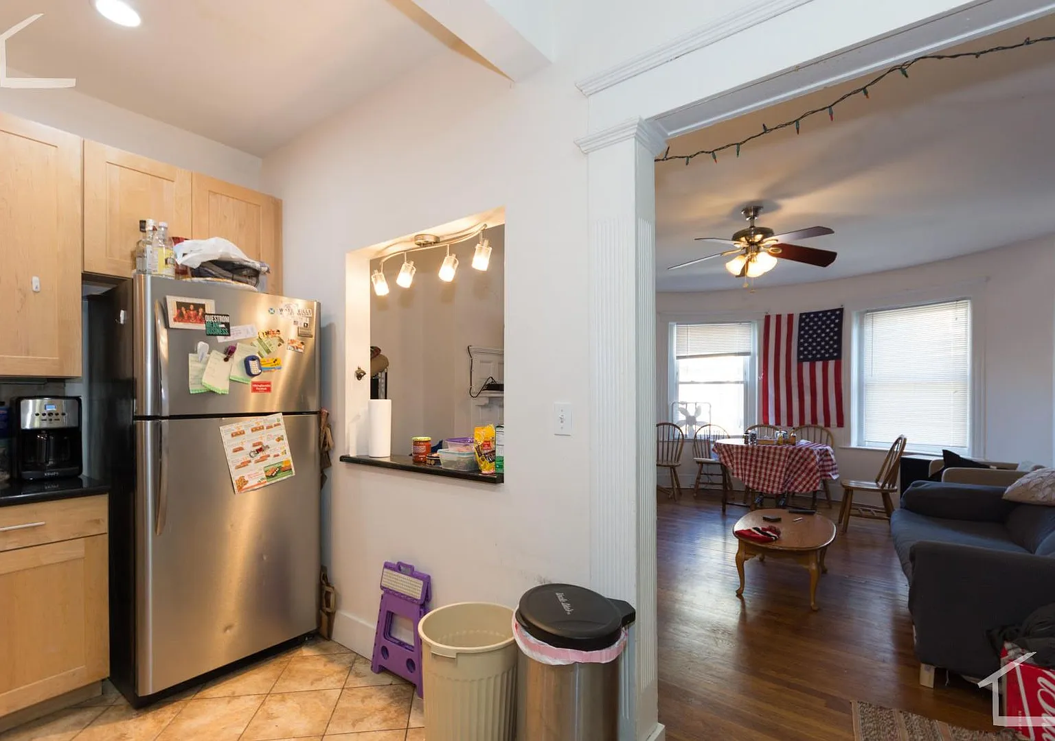 Nicely renovated 4 bed unit near the Green Line in a heavily sought after location! — Photo 4