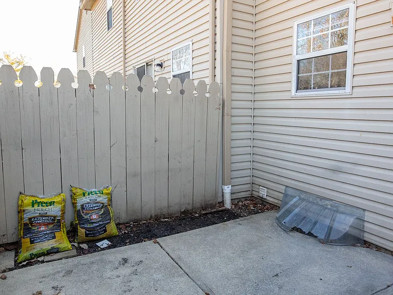 7778 Deercrest Ct — Photo 18