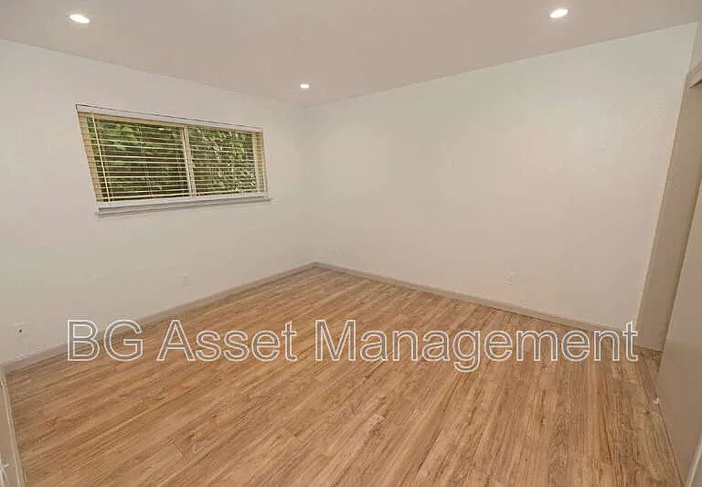 50 Frey Pl #12 — Photo 10