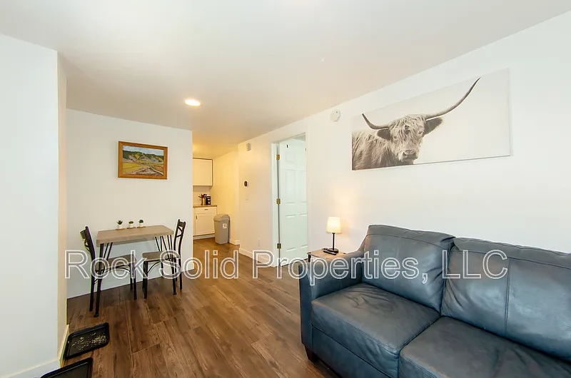 2 bed, 1.0 bath, 765 sqft, $1,175 — Photo 3
