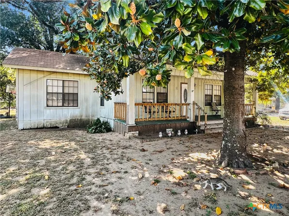 313 S Nolan Ave, Cameron, TX 76520