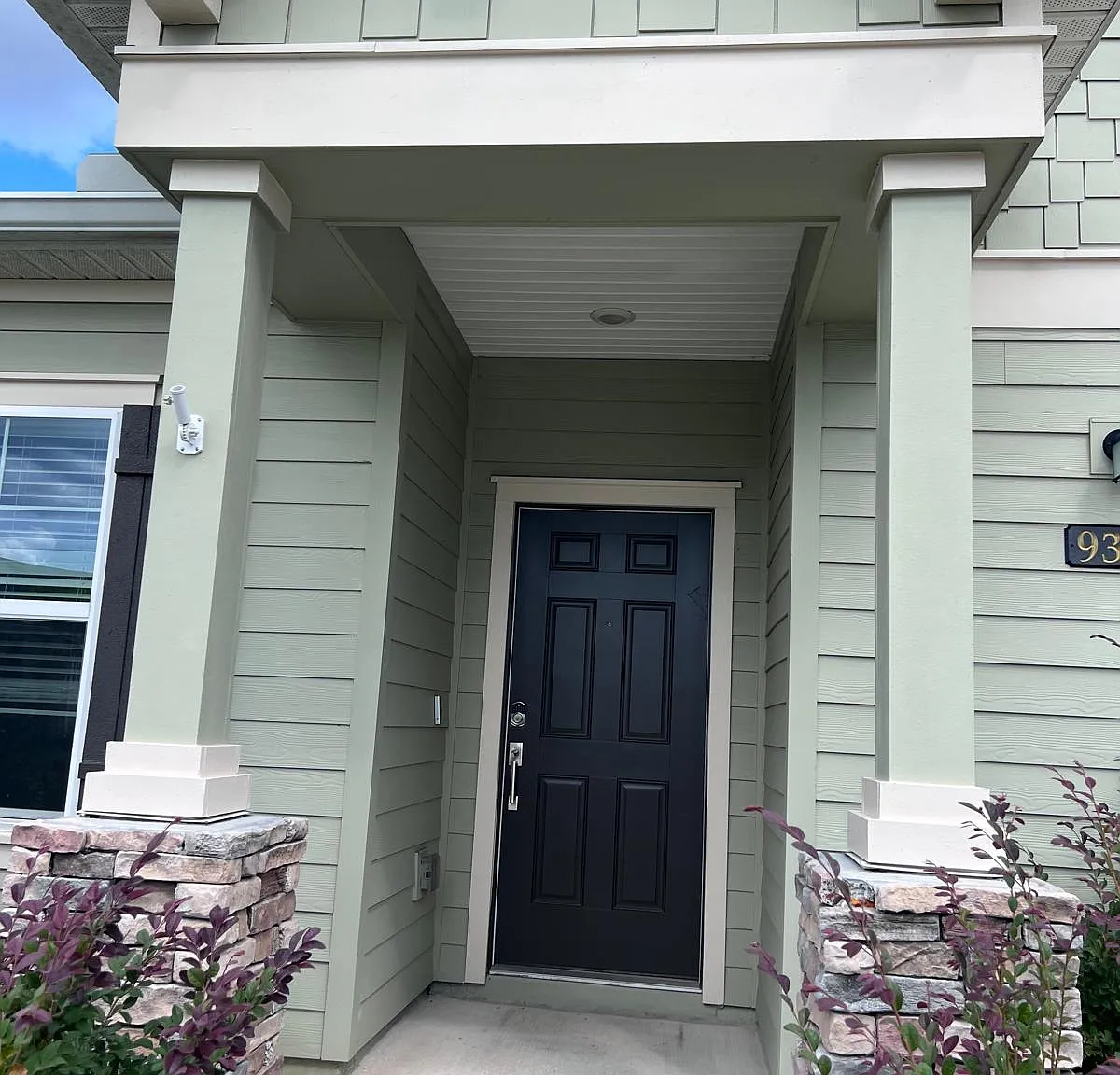 3 bed, 2141 sqft, $2,300 — Photo 1
