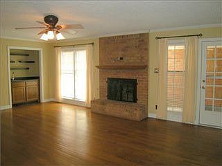 4th image of 2585 Regents Walk Dr