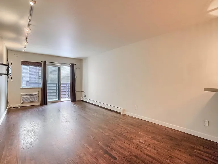 1245 Columbine St #204 — Photo 7
