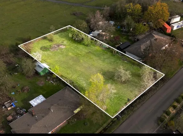 500 View Ln, Lebanon, OR 97355