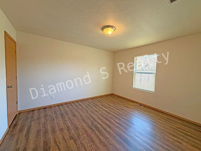 2214 N East Ave — Photo 15