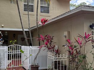 2103 Maplewood Dr, Greenacres, FL 33415