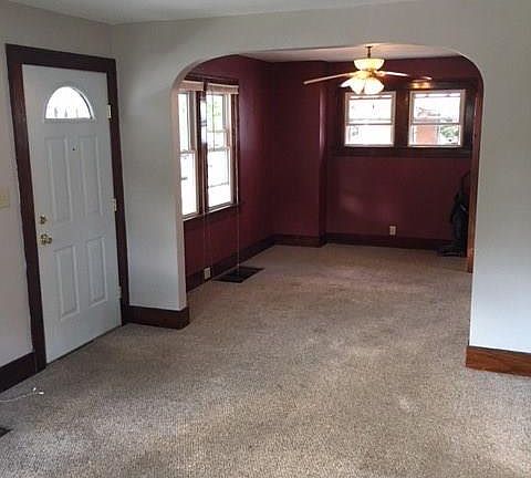 2nd image of 902 Lombard St
