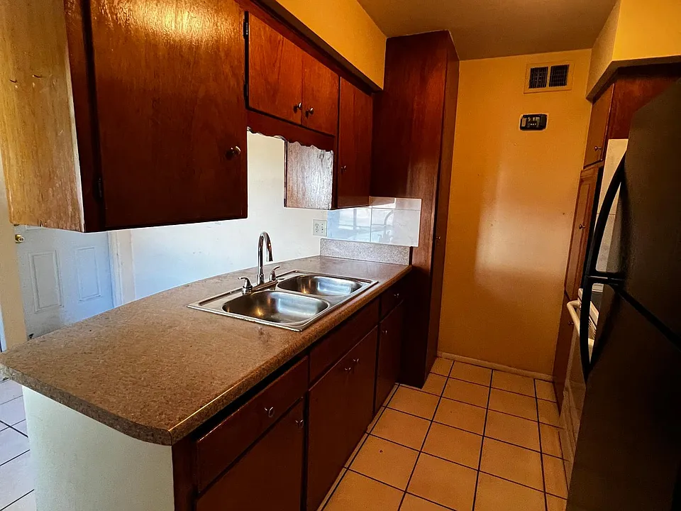 2015 W Berridge Ln #B