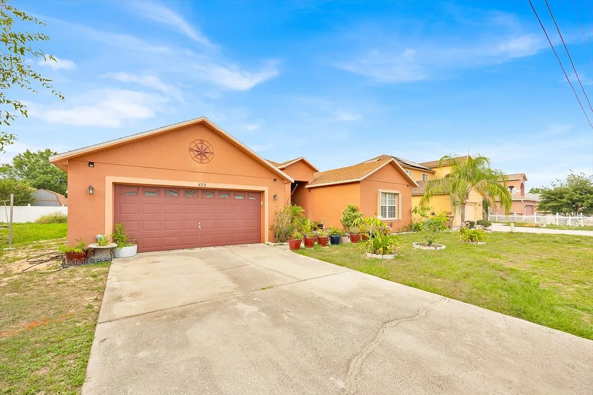 4 bed, 2308 sqft, $2,900 — Photo 2