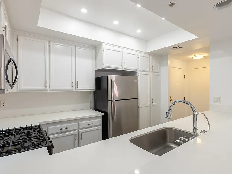 12340 Montana Ave #202 — Photo 13