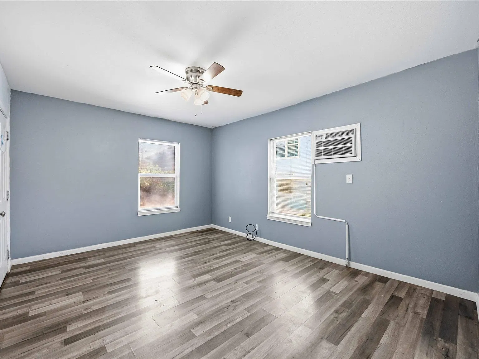 3 bed, 3.0 bath, 1451 sqft, $1,000 — Photo 3