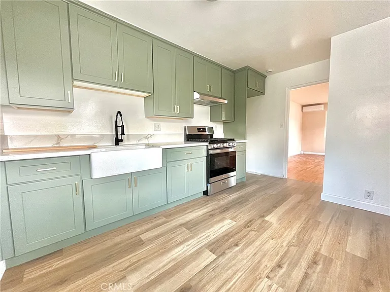 936 E Sandra — Photo 5