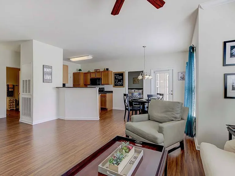 Ethan Pointe Apartments — Photo 11
