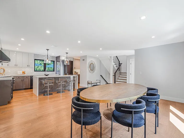 17 Milton Ave — Photo 10