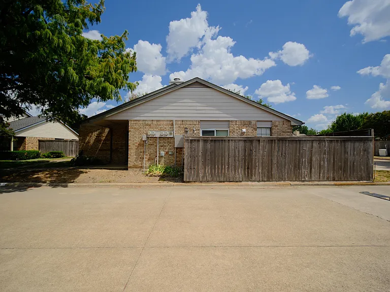 2111 E Belt Line Rd — Photo 25