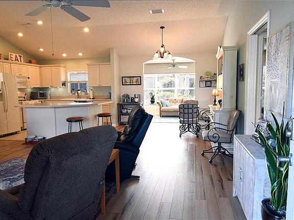4th image of 592 Shalimar St