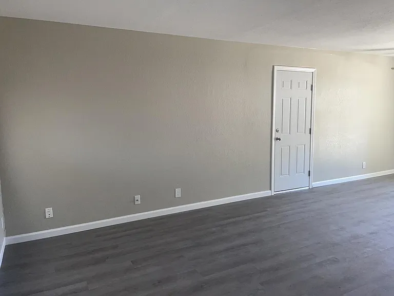 225 Walnut St — Photo 3