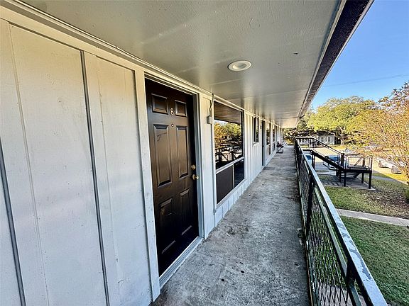 3rd image of 2201 N Grand Blvd APT 8