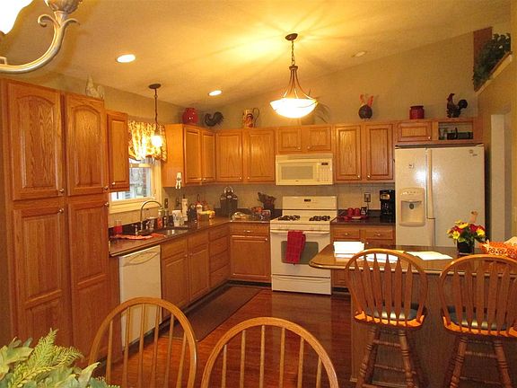 3rd image of 318 W Whispering Ln