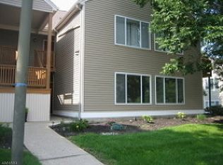 41 Falcon Ridge Way N #401, Hamburg, NJ 07419