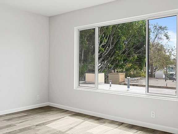 5th image of 645 Westmount Dr APT 302