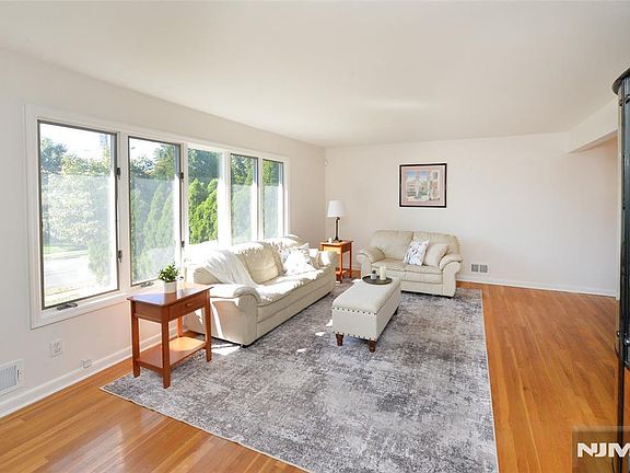 2nd image of 16-35 Raymond Street