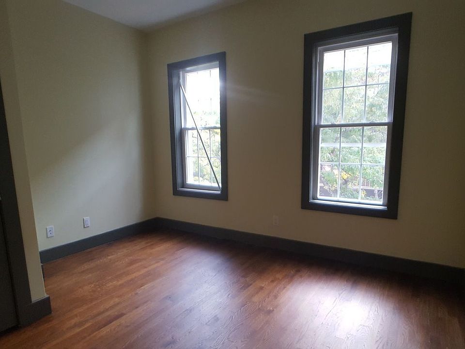 2nd image of 263 Devoe St #3