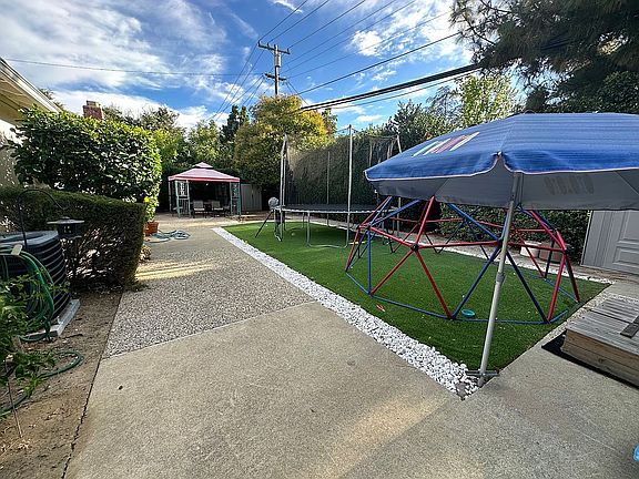 3rd image of 1517 Maria Way
