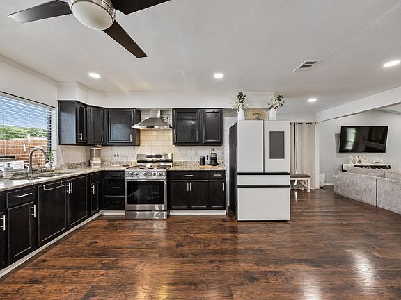 3rd image of 2709 High Plateau Dr