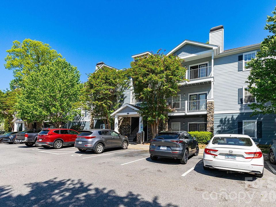 1st image of 400 Vista Lake Dr APT 2