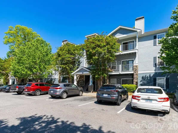 400 Vista Lake Dr APT 2, Candler, NC 28715