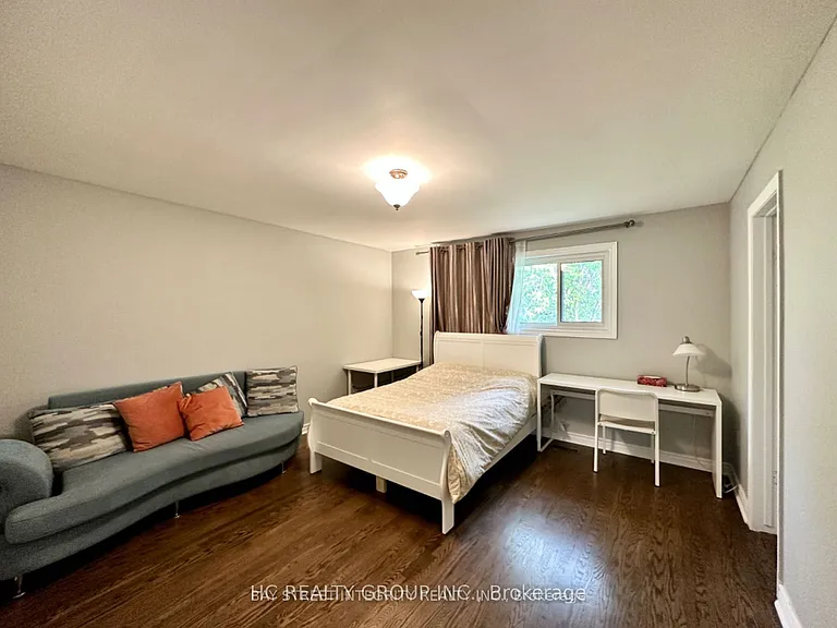35 Lailey Cres — Photo 7