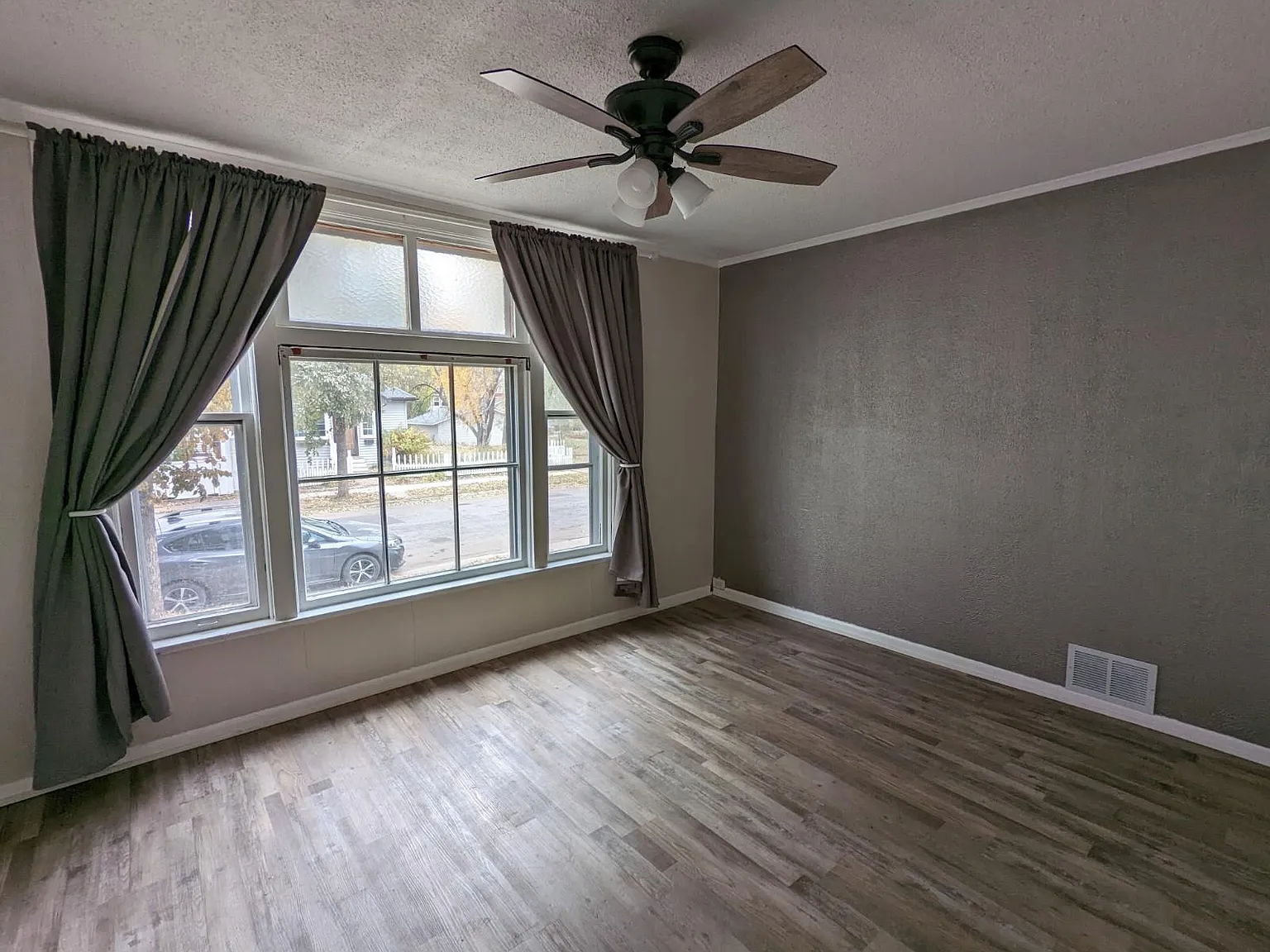 2 bed, 800 sqft, $1,600 — Photo 2