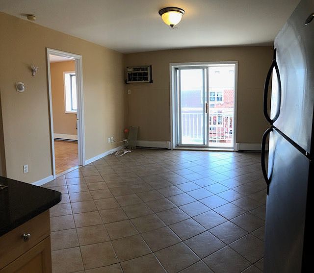 1st image of 2522 14th Pl APT 2F