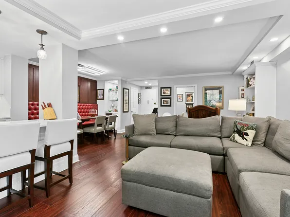 10 East End Avenue 2F image 3 of 10