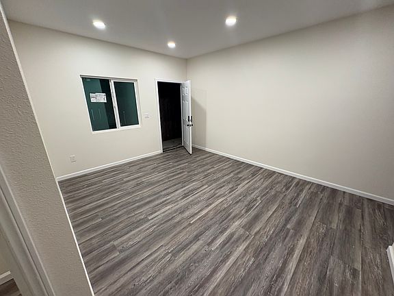 4th image of 10995 Worthing Ave #B