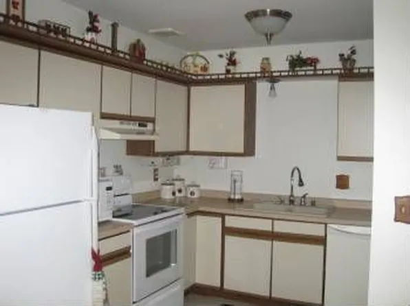 S75W16775 Jacob Ct, Muskego, WI 53150