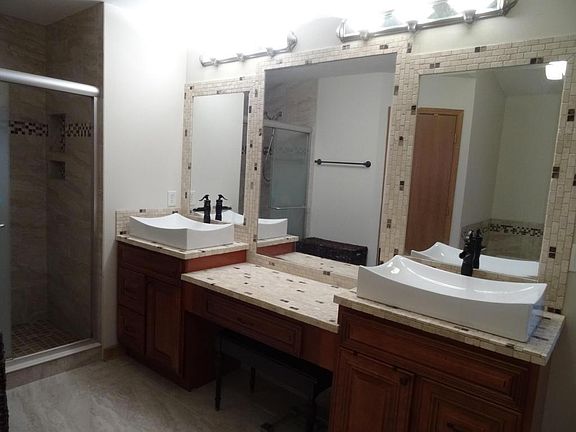 4th image of 7929 Crescent Dr