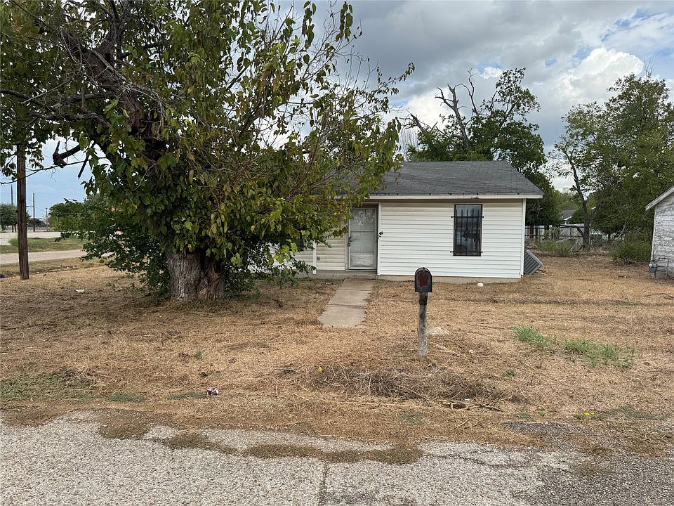 1st image of 415 E 20th St