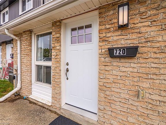 5th image of 720 Parkview Cres