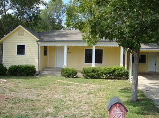 809 E Seydler St, Gonzales, TX 78629