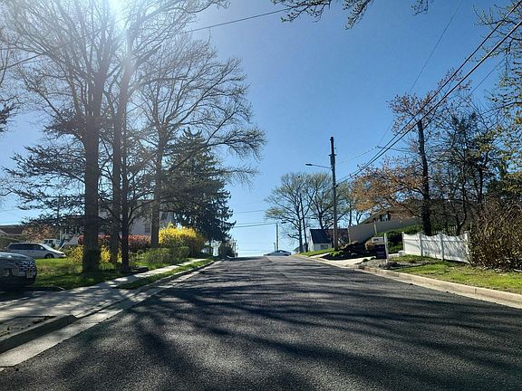 4th image of 66 Burton Ave