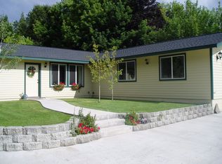 95 Ski Village Dr, Mount Shasta, CA 96067