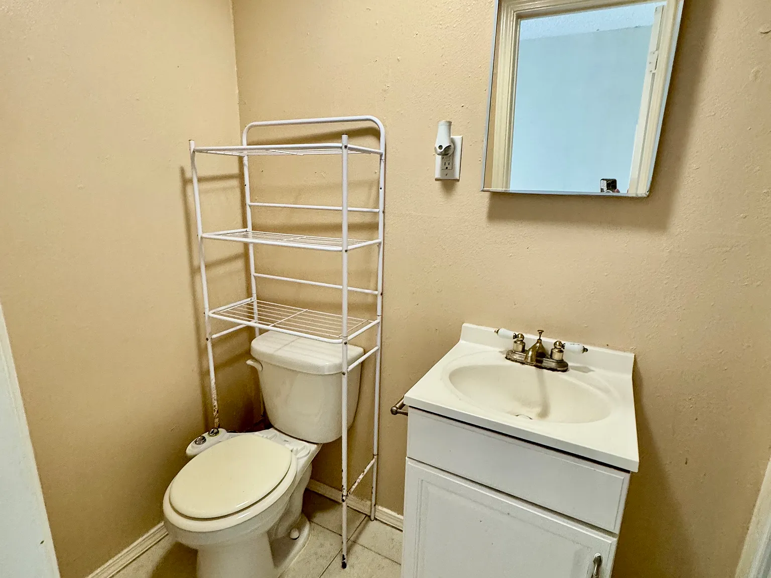 6 bed, 3.5 bath, 4800 sqft, $725 — Photo 3