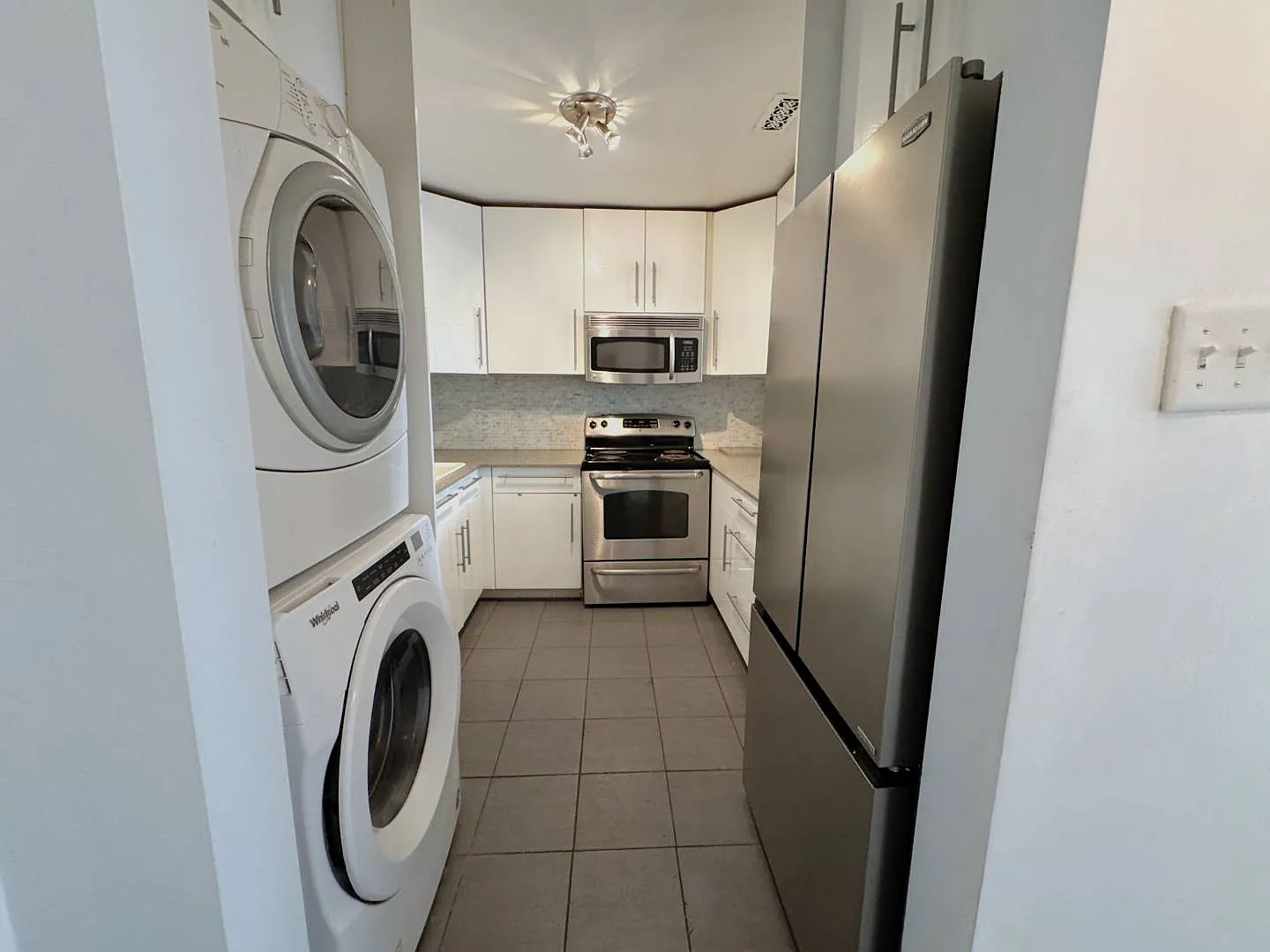 1175 Queen St E - B — Photo 2