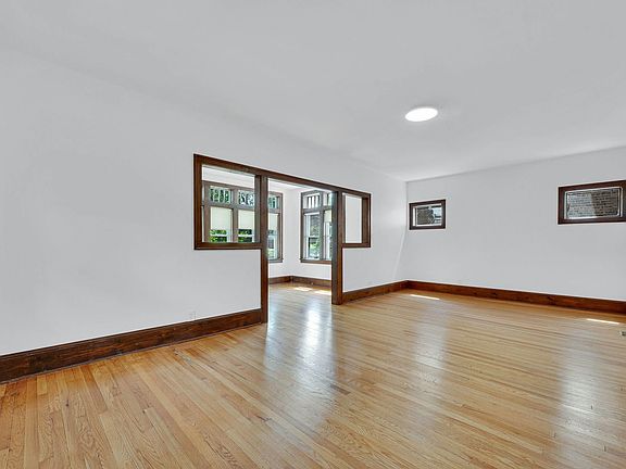 4th image of 7616 N Rogers Ave
