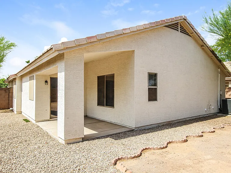 748 W Dublin St — Photo 16