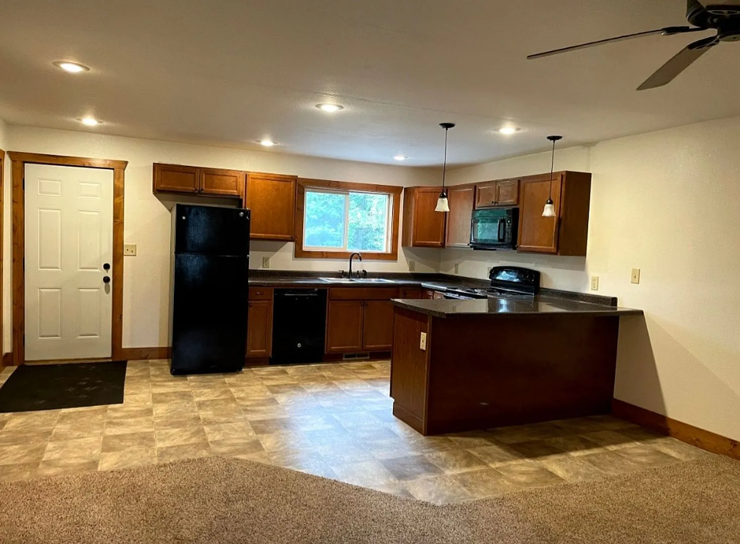221 Maple St — Photo 2